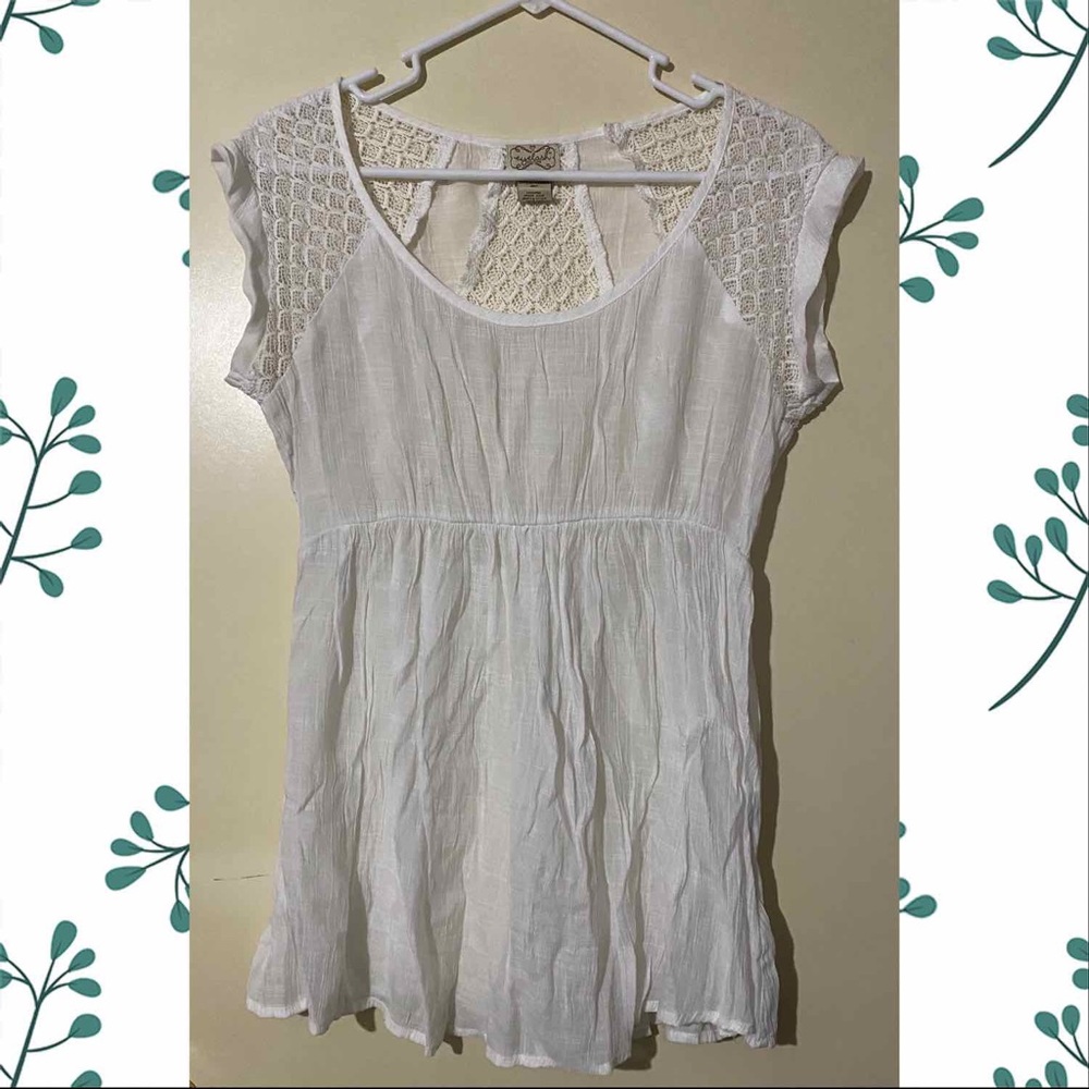 White lightweight shirt with lace